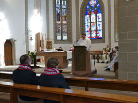 Heilige Messe mit karnevalistischem Ambiente (Foto: Karl-Franz Thiede)